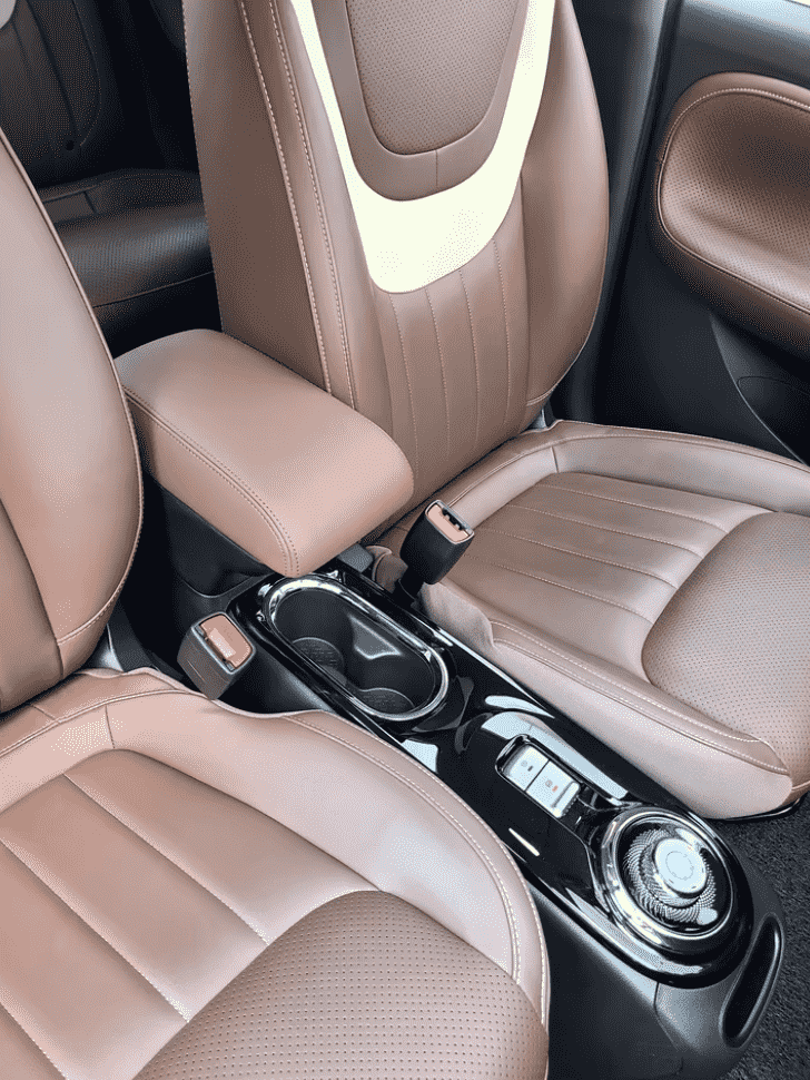 Xevaban.com ở 214 Giải Phóng là đơn vị chuyên cung cấp phụ kiện oto, đồ chơi oto, đồ chơi wuling bingo, phụ kiện wuling bingo, xevaban, 214 giải phóng, bệ tỳ tay bingo, bộ yên ngựa bingo, yên ngựa bingo, bệ tỳ tay trung tâm bingo.